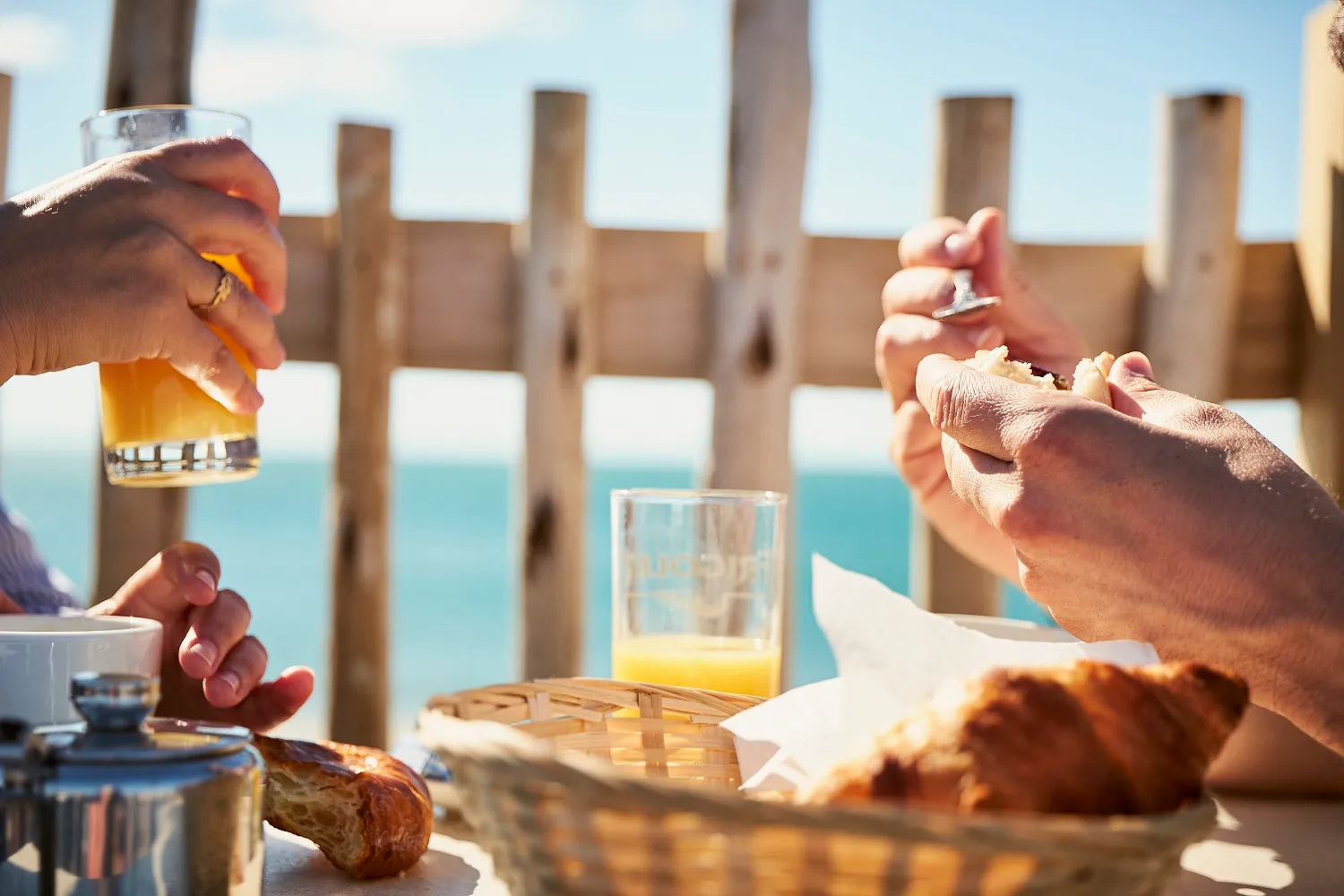 blague petit déjeuner en terrasse !