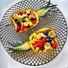 Ananas-farci-de-fruits-frais