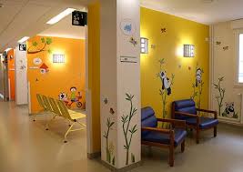 salle d'attente hôpital enfants 