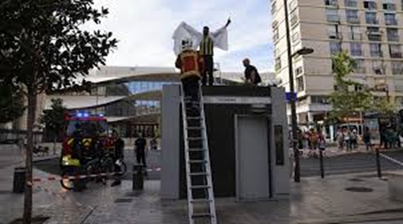 coincé toilettes publiques Marseille