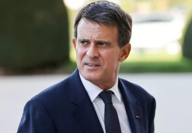 Droit du sol : Manuel Valls s’oppose à Retailleau et Darmanin, une fracture historique en vue ?