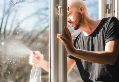 Nettoyer vos vitres sans produits chimiques : L’astuce méconnue à découvrir d’urgence !