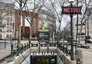 Paris : Une femme et son mouton font sensation dans le métro – La vidéo devenue virale